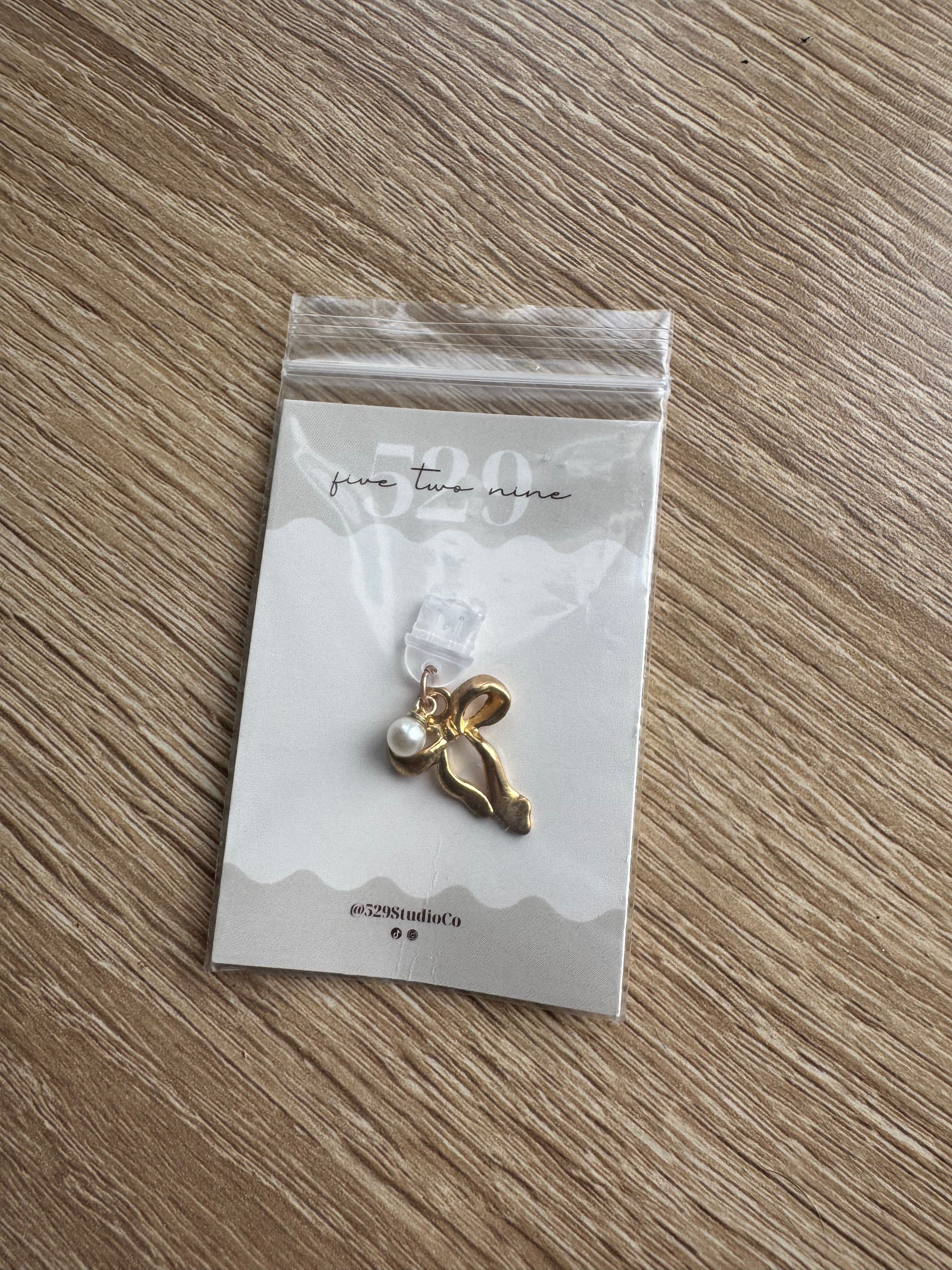 Kindle Charm - Gold Bow Pearl