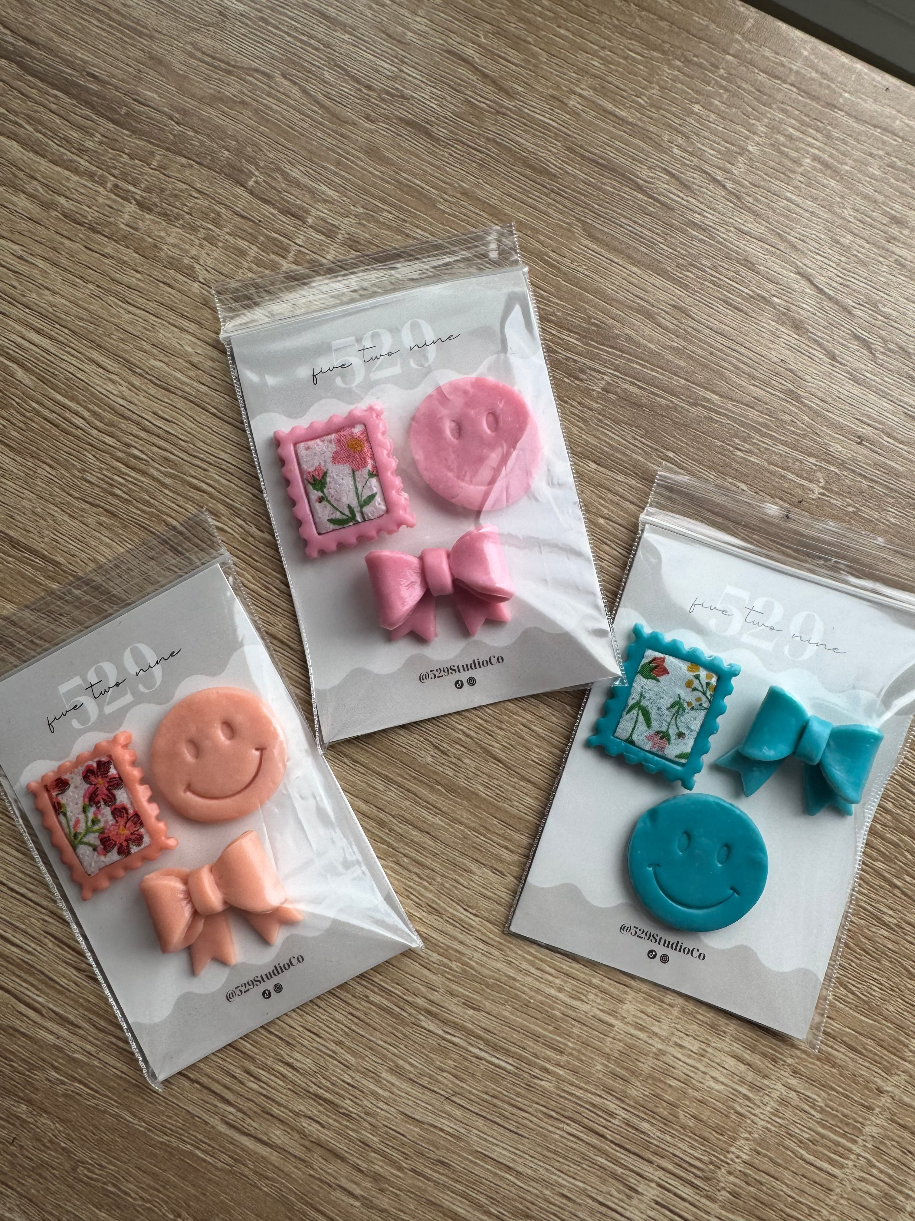 Smile, Stamp & Bow Magnet Set