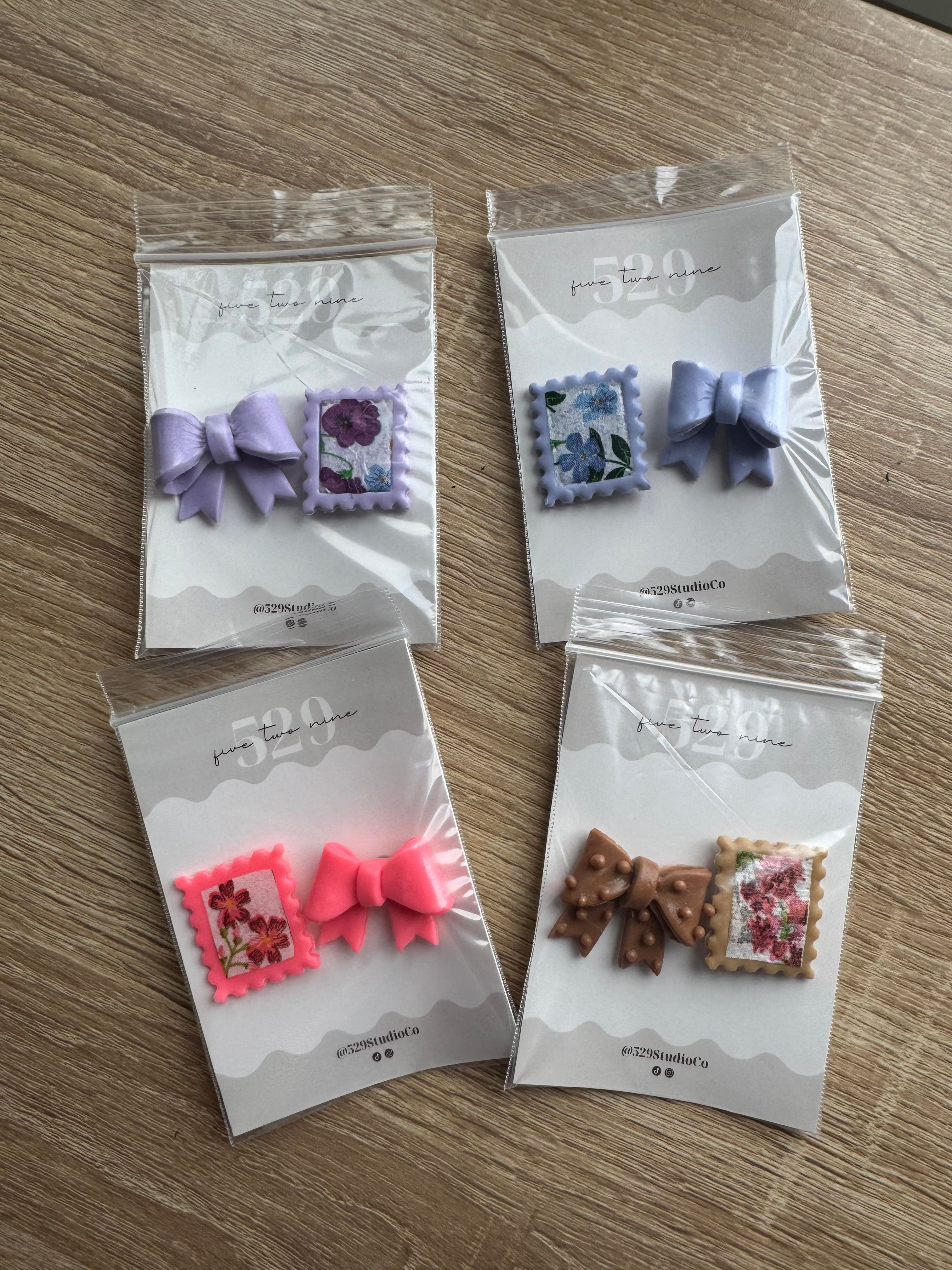 Bow & Stamp Magnet Set